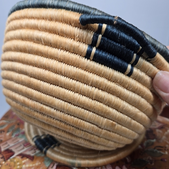 Vintage African Hand Woven‎ Coil Basket/Bowl and Trivet Natural Rattan Primitive - Picture 7 of 17